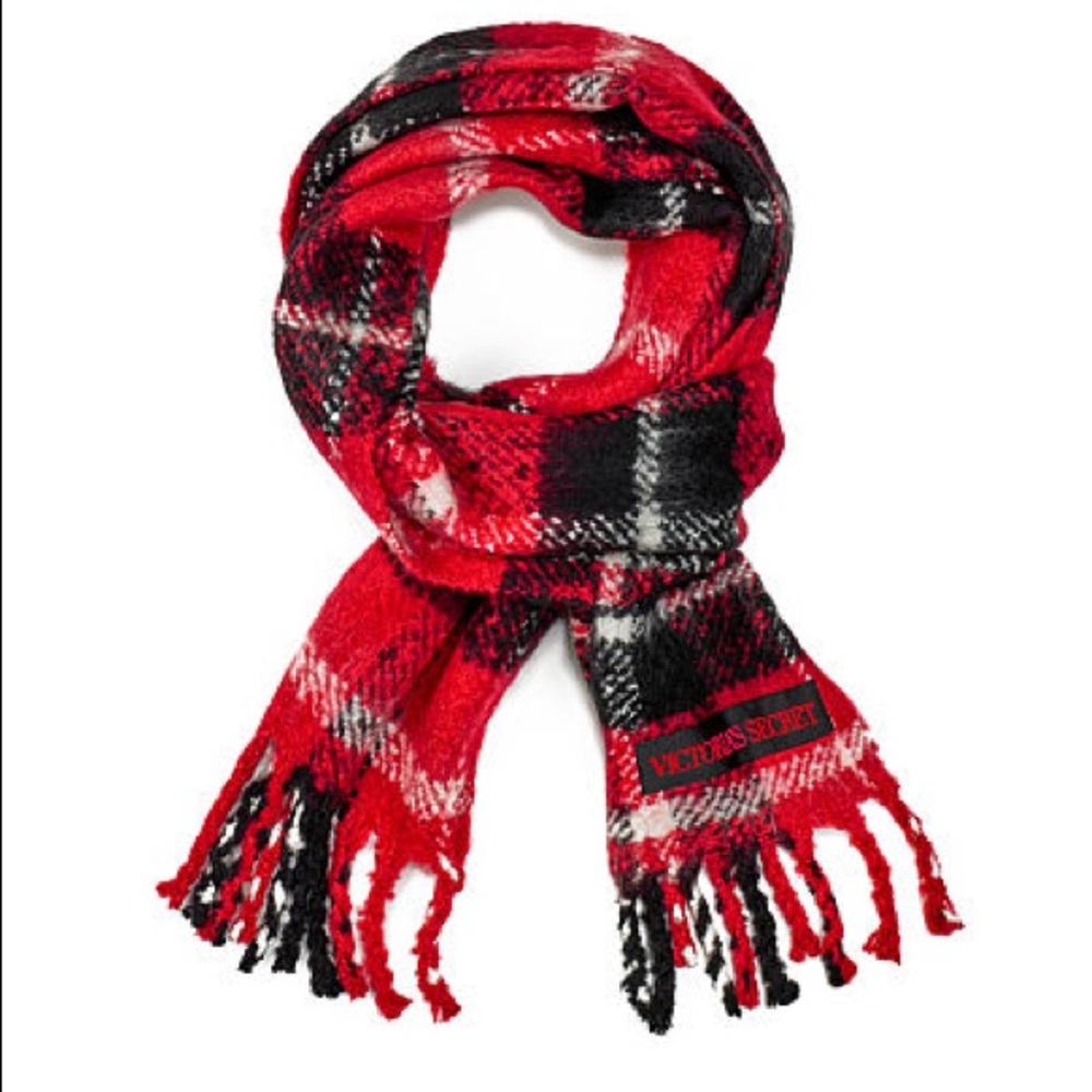 NWOT Victoria’s Secret Plush Plaid Scarf